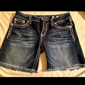 Miss Me Signature mid-short size 31